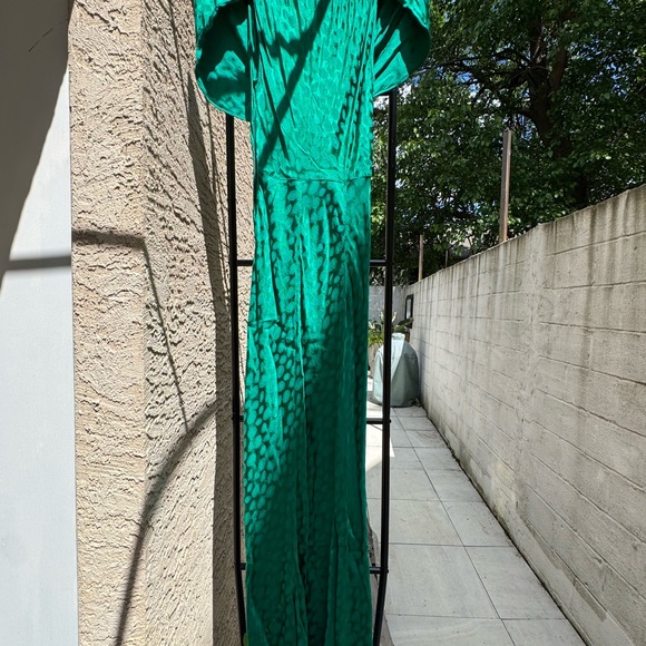 Rat & Boa Green Ruched Maxi Gown for Wedding Guest - Picture 3 of 3